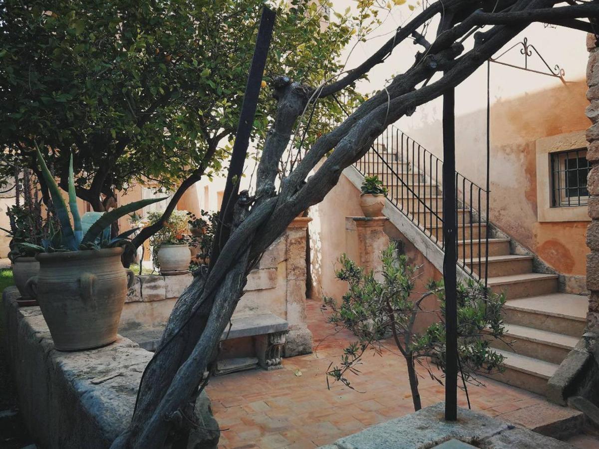 الشقق الفندقية إيسبيكافي  Palazzo Gambuzza المظهر الخارجي الصورة