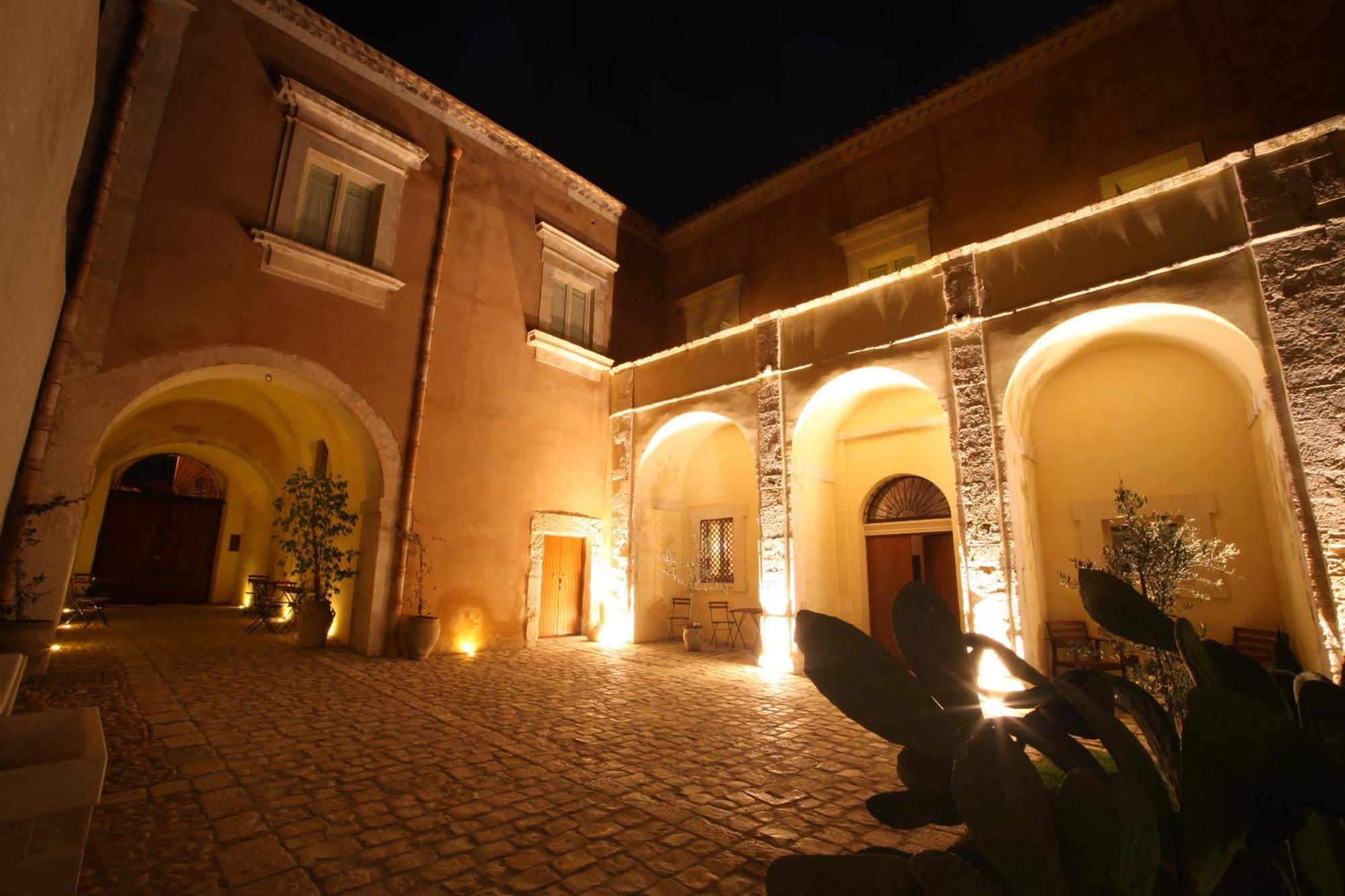 الشقق الفندقية إيسبيكافي  Palazzo Gambuzza المظهر الخارجي الصورة