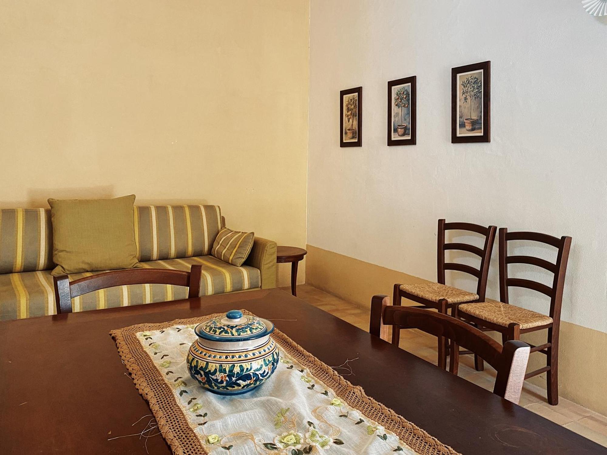 الشقق الفندقية إيسبيكافي  Palazzo Gambuzza الغرفة الصورة